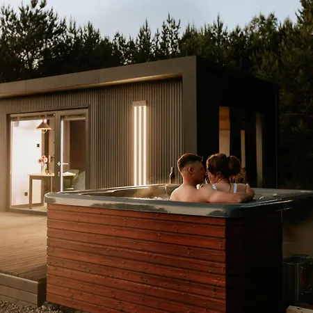 Uroczy Maly Z Jacuzzi Villa *